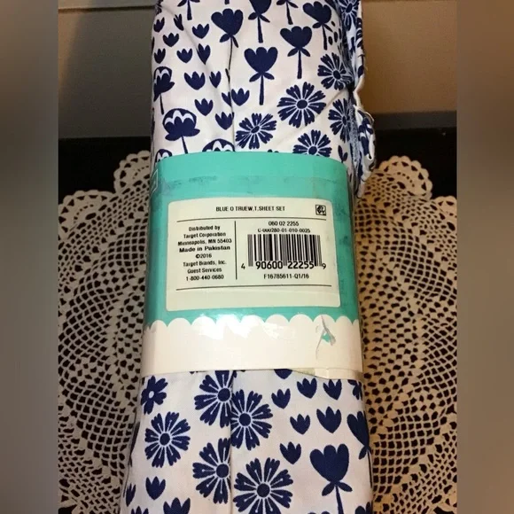 New Pillowfort 3 Piece Twin Sheet Set - Picture 3 of 3